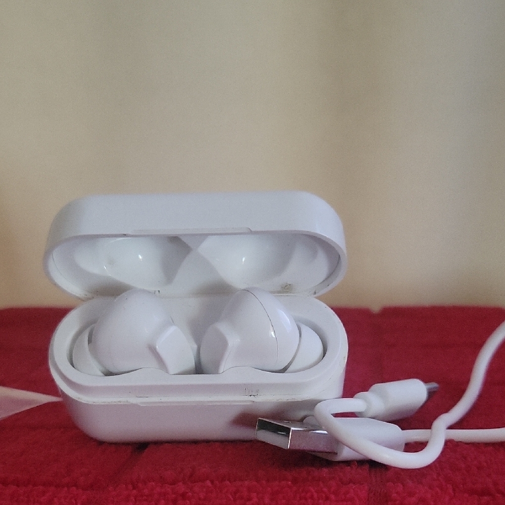 iLive Wireless Noise Canceling Earbuds